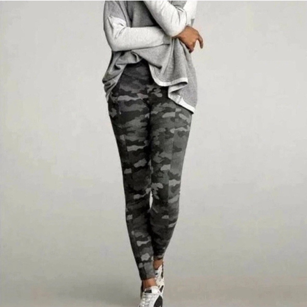 CAbi 3931 ATC Camo Leggings Size Medium